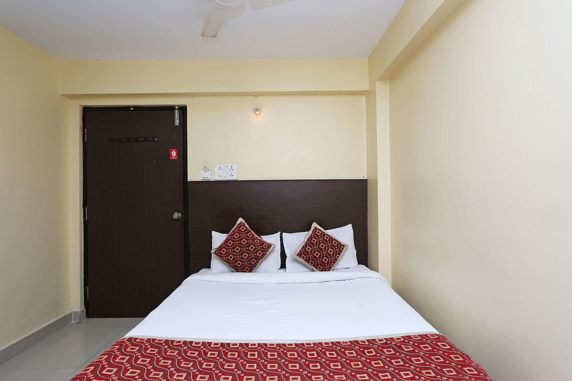 Oyo 2840 Kanha Grand Haiderabad Buitenkant foto